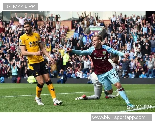 弗莱明接哈特曼传中再进一球伯恩利扩大领先优势狼队陷入困境